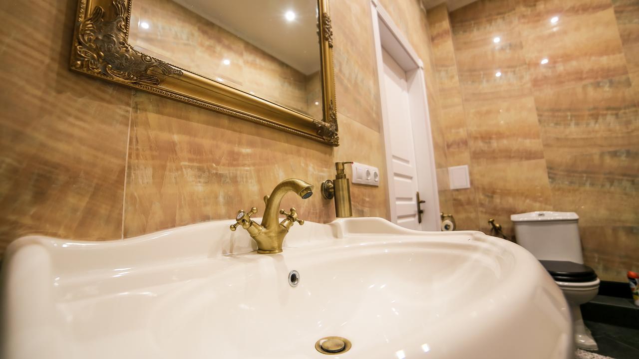 Franco Luxury Apartamento Lviv Exterior foto