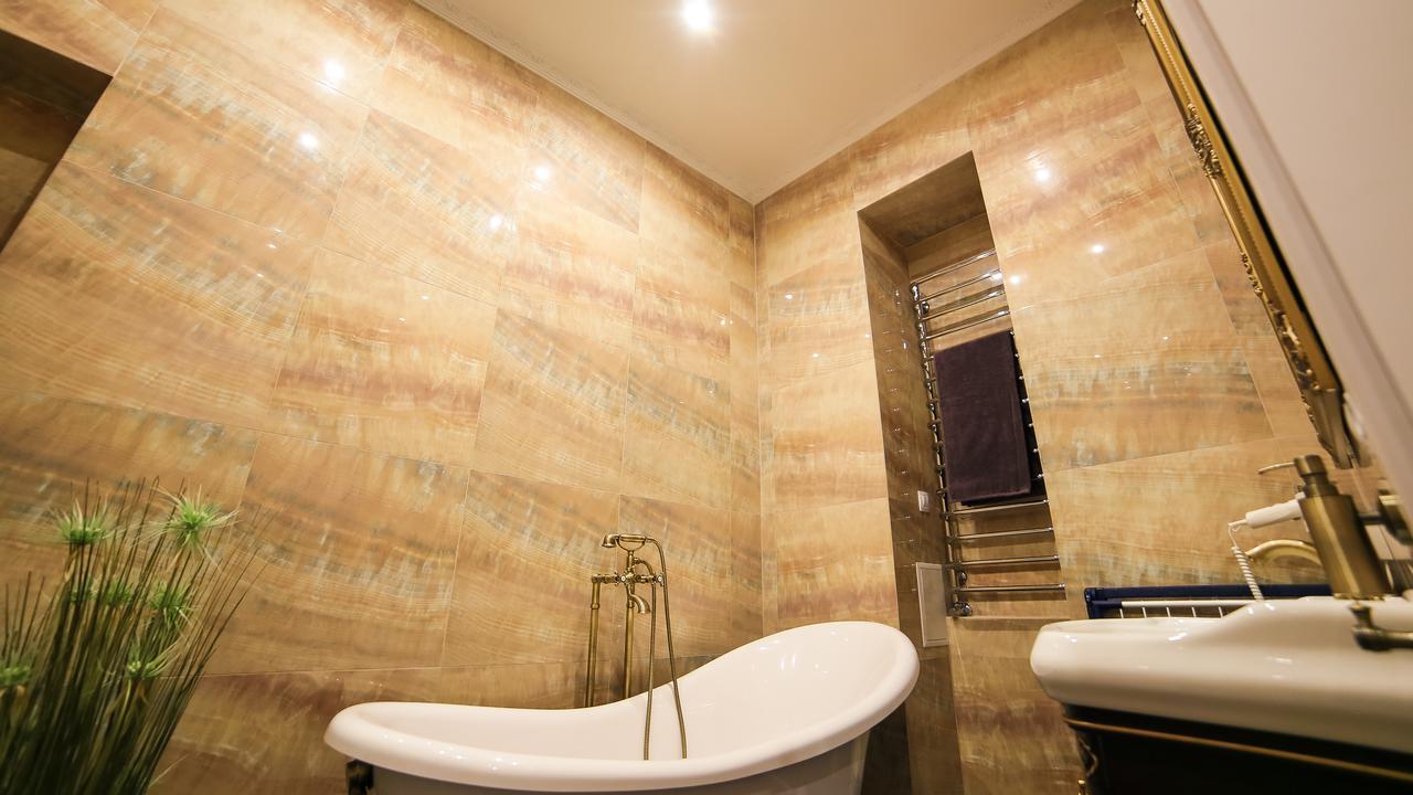 Franco Luxury Apartamento Lviv Exterior foto