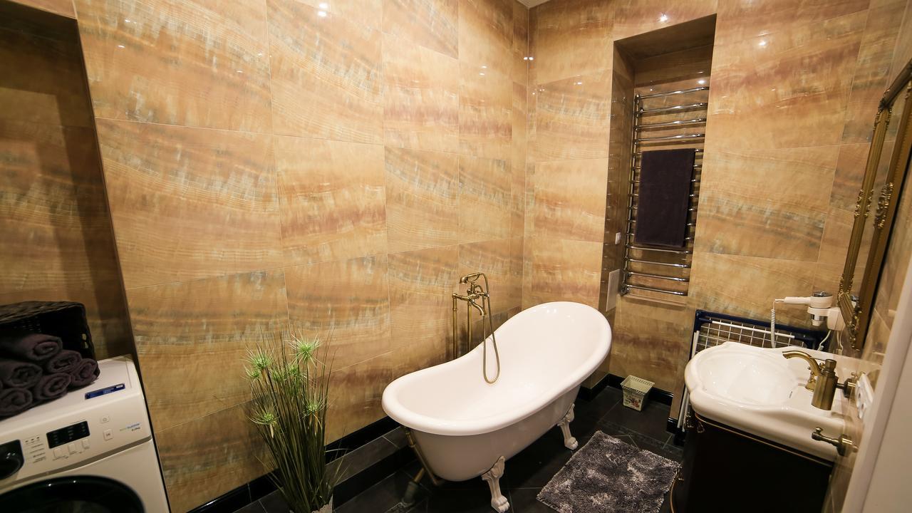 Franco Luxury Apartamento Lviv Exterior foto